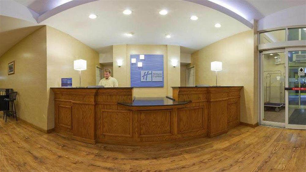 Holiday Inn Express Hotel & Suites Ames By Ihg Dış mekan fotoğraf
