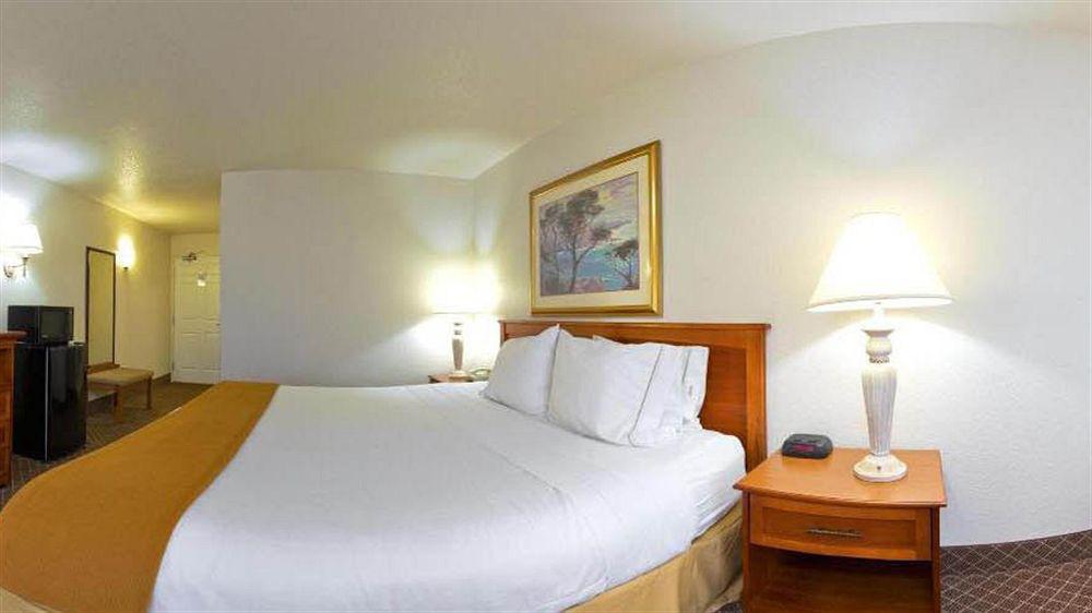 Holiday Inn Express Hotel & Suites Ames By Ihg Dış mekan fotoğraf