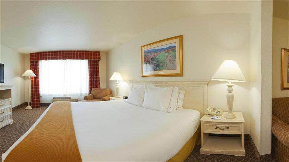 Holiday Inn Express Hotel & Suites Ames By Ihg Dış mekan fotoğraf
