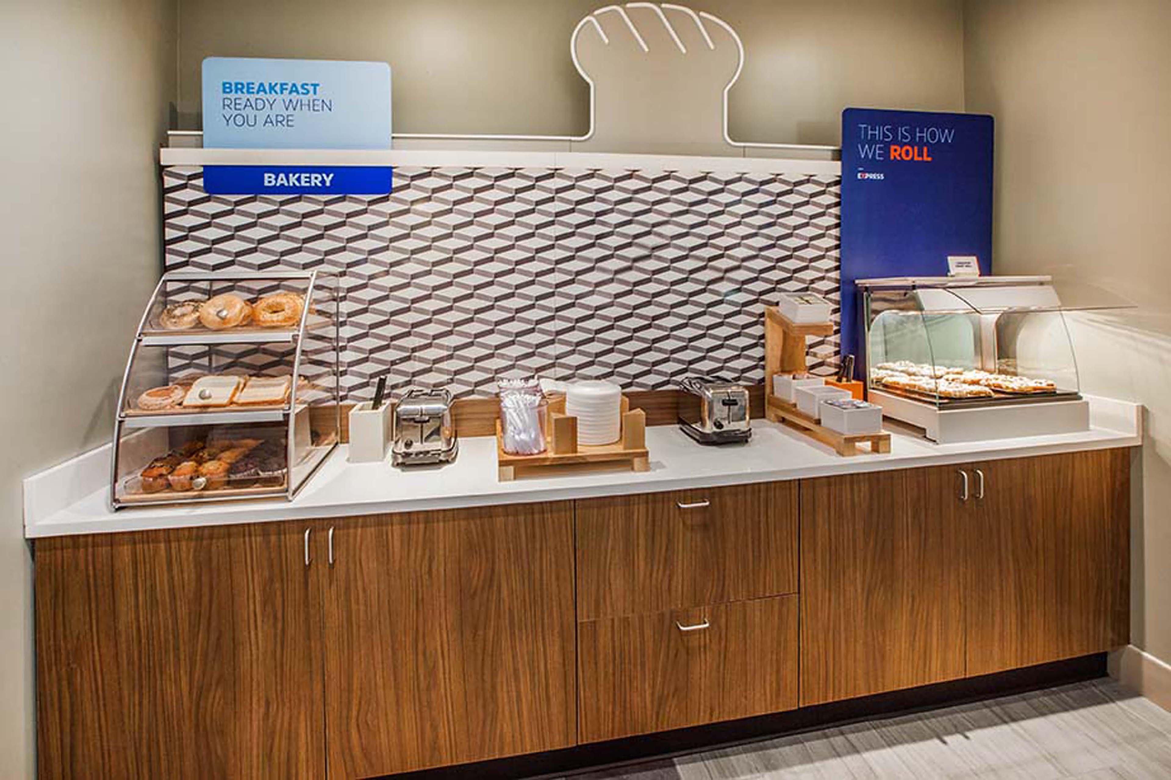 Holiday Inn Express Hotel & Suites Ames By Ihg Dış mekan fotoğraf