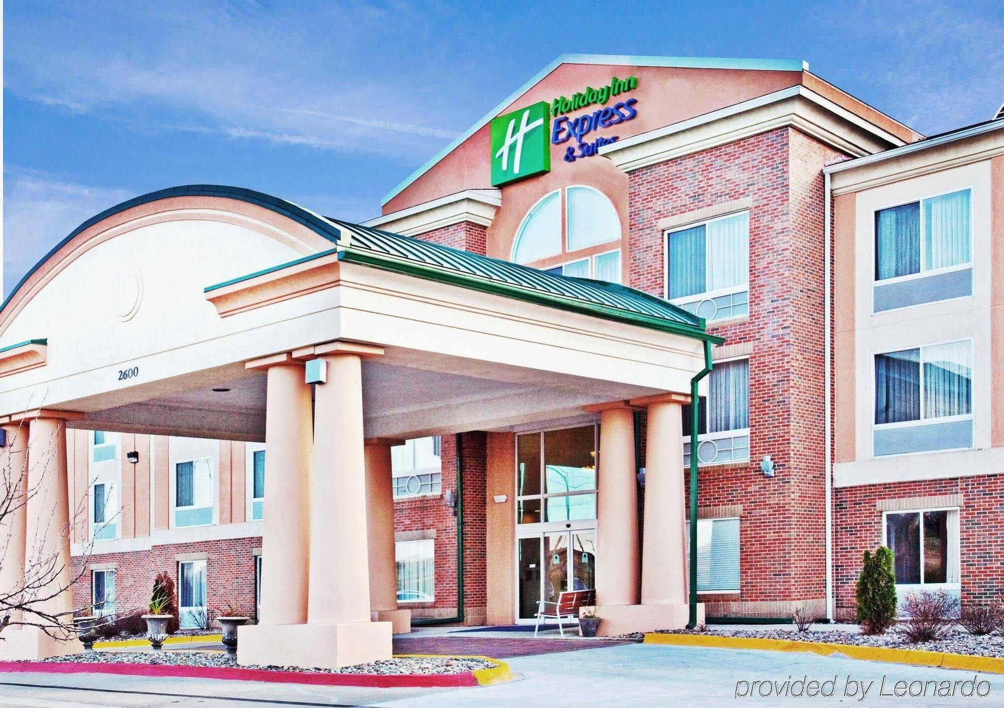Holiday Inn Express Hotel & Suites Ames By Ihg Dış mekan fotoğraf