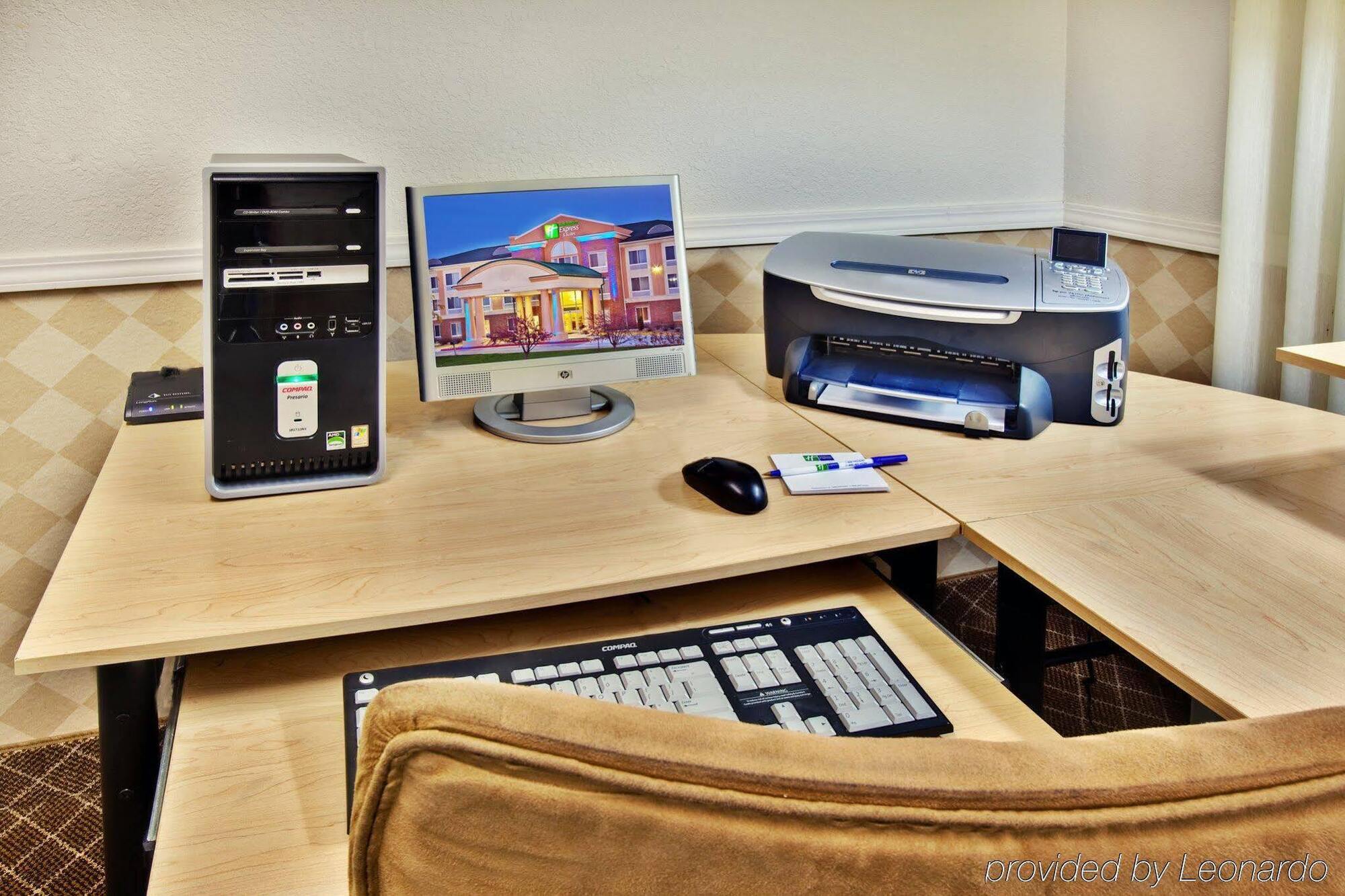 Holiday Inn Express Hotel & Suites Ames By Ihg Dış mekan fotoğraf