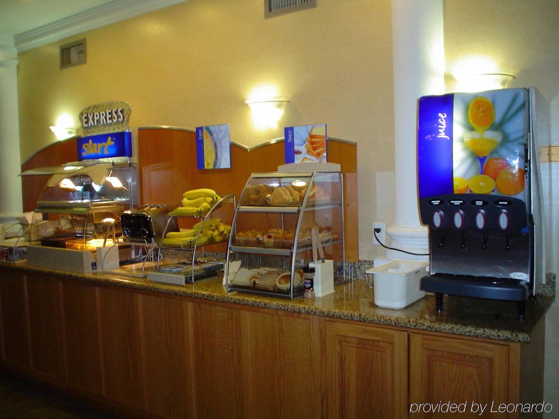 Holiday Inn Express Hotel & Suites Ames By Ihg Dış mekan fotoğraf