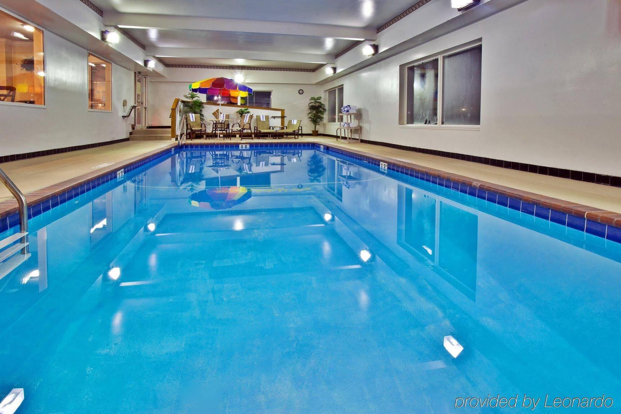 Holiday Inn Express Hotel & Suites Ames By Ihg Dış mekan fotoğraf